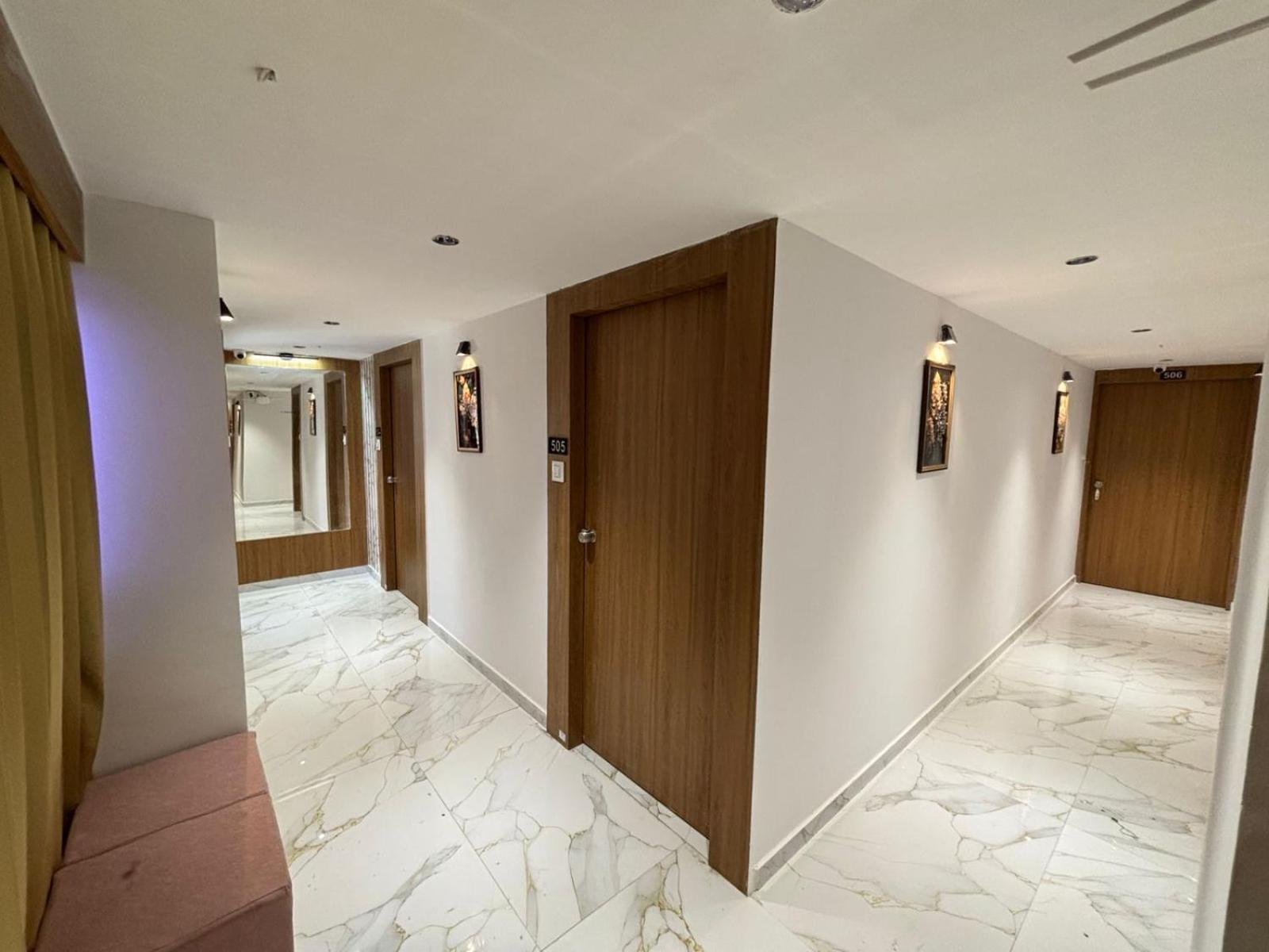 Hotel Phoniex Ahmedabad Exterior photo