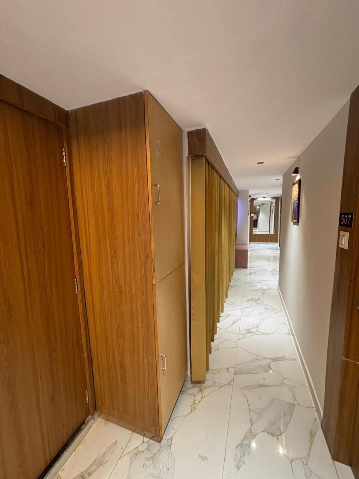 Hotel Phoniex Ahmedabad Exterior photo