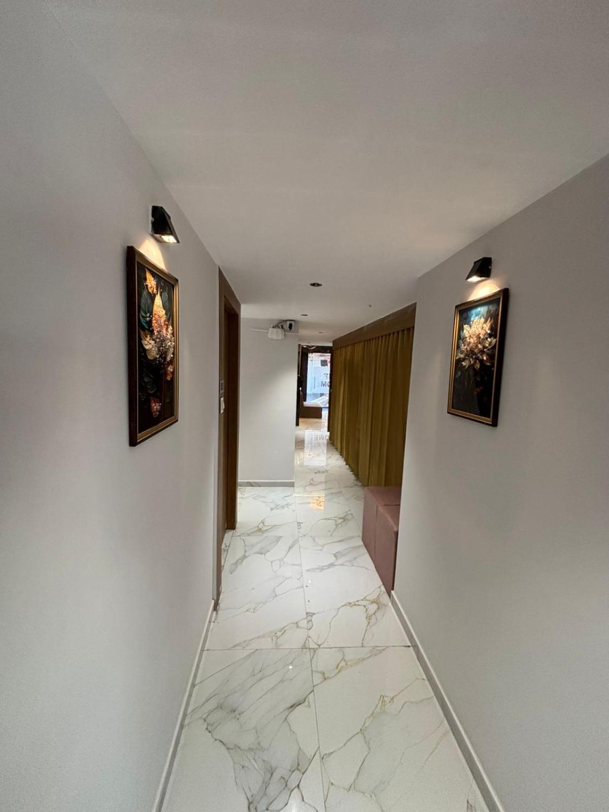 Hotel Phoniex Ahmedabad Exterior photo